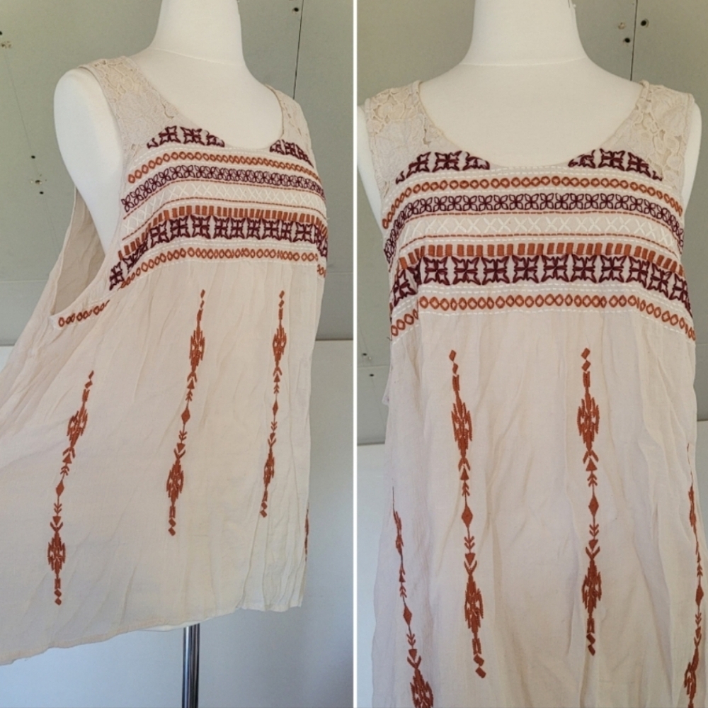 Maurices size 1 Embroidered Sleeveless Blouse